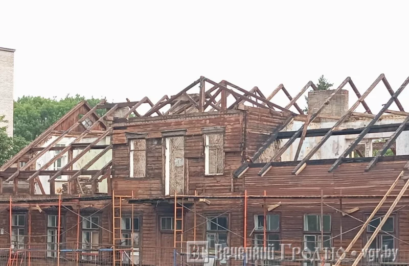 Пачалася рэканструкцыя старажытнага дома ў Новым Свеце