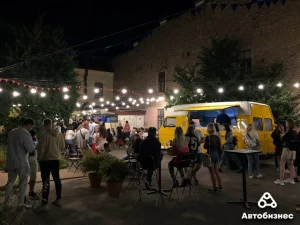 "Усё забаранілі". Музыкі больш не будуць выступаць у цэнтральных дворыках Гродна Тусовочное место в Гродно - дворик на Советской 5 у кофейни Джезва