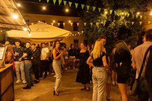 Чыноўнікі патлумачылі, чаму музыкі больш не выступаюць у цэнтральных дворыках Гродна Тусовочное место в Гродно - дворик на Советской 5 у кофейни Джезва