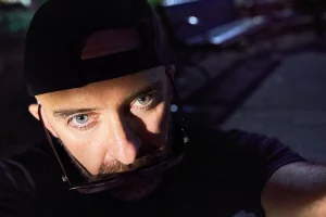 Фатограф з Гродна з'ехаў у Амерыку і працуе на 8 работах, каб уцячы ад крызісу сярэдняга ўзросту Аляксандр Пасечнік. Фота: з архіва героя