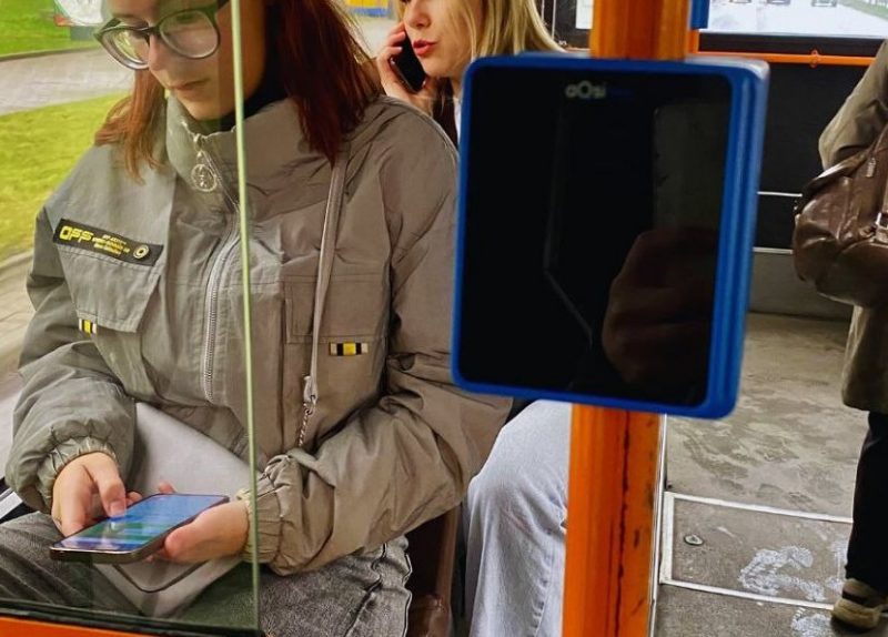 У Лідзе ў аўтобусах усталёўваюць валідатары. Не ўсе мясцовыя жыхары задаволеныя новай сістэмай аплаты