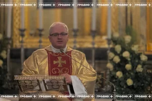 У Фарным касцёле Гродна пасля рэстаўрацыі адкрыўся алтар Реставрация алтаря в Фарном костеле. Фото: Гродно Плюс