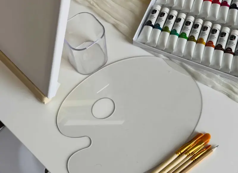 У Гродне адкрылася Mona art studio. Там можна маляваць і святкаваць Mona art studio.