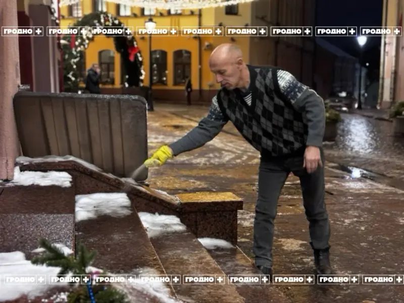 У Гродне ледзяны дождж: камунальнікі працуюць, «Каробчыцкі Алімп» зачынены, транспарт затрымліваецца коммунальщики Гродно