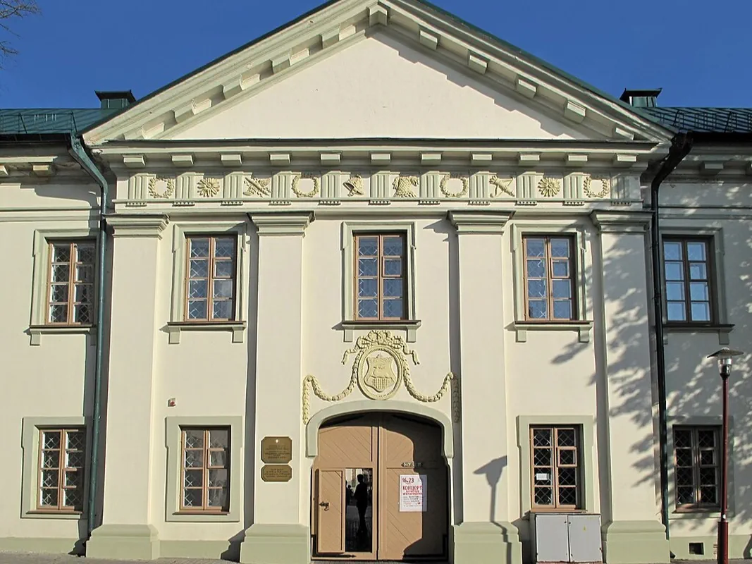 Фасад дворца Хрептовичей на улице Замковой, 16. Фото: А. Костичев, Wikimedia Commons