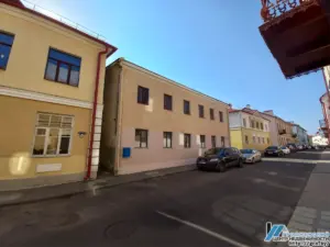 “Чамадан з вокнамі”. У цэнтры Гродна прадаюць старадаўні дом амаль за 620 тысяч рублёў: што з ім можна зрабіць Городничанская 26