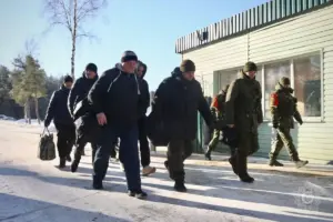 «Прымаў бацюшку, які хрысціў нашу дачку». Гродзенцаў масава выклікаюць на ваенныя вучэнні военные сборы