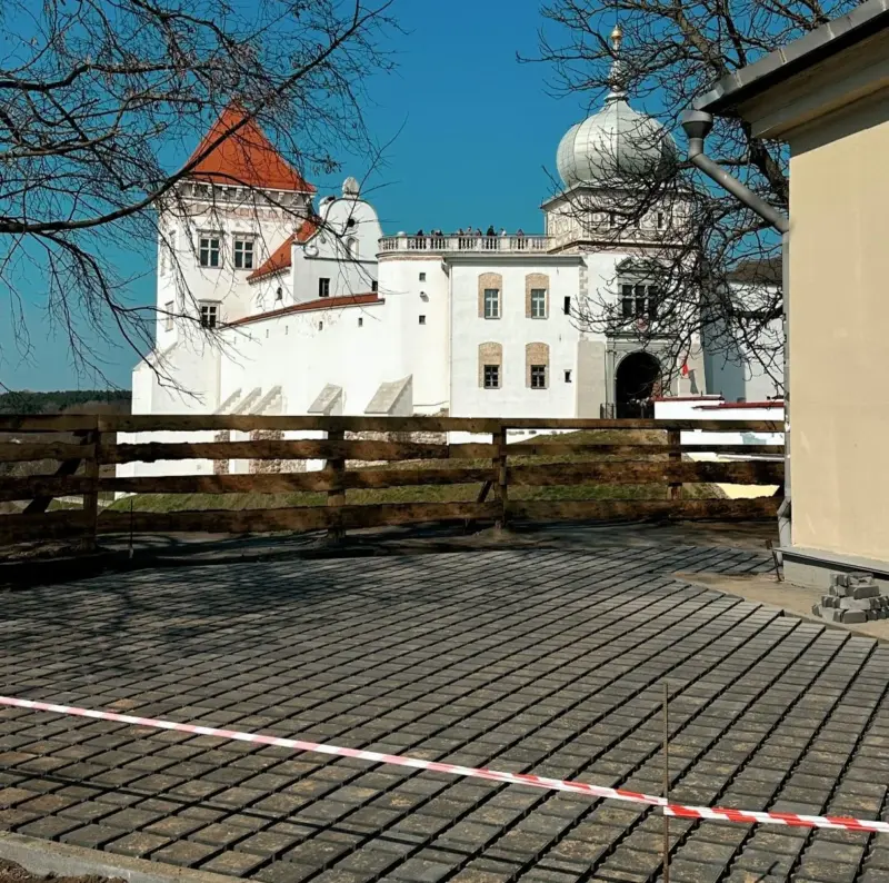 657378726_17950511406118793_5109092410796950265_n «Я патрабую кнігу скаргаў». Каля Новага замка ўладкуецца стыхійная аглядальная пляцоўка: не ўсе гродзенцы задаволеныя