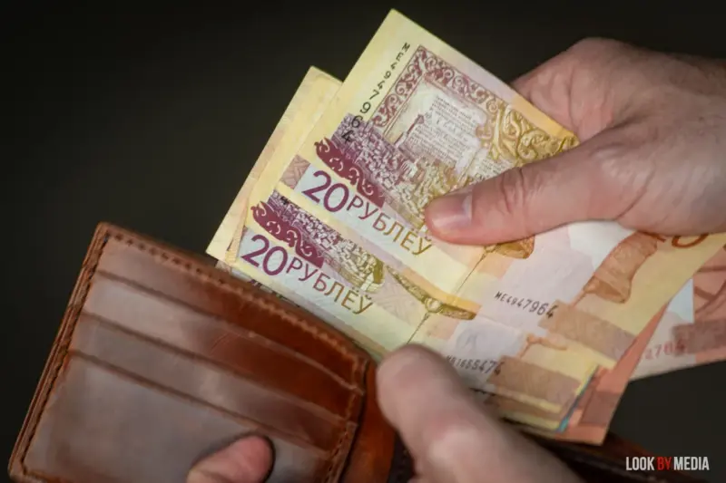 У Лідзе начальнік браў хабары — пасля павышэння запатрабаваў не грошы, а басейн деньги Беларуси