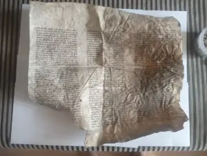 Навагрудскі мастак прадставіў фрагмент старажытнага пергамента Навагрудскі мастак прадставіў фрагмент старажытнага пергамента