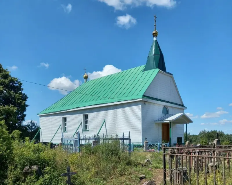 Пад Карэлічамі царкву ХIX стагоддзя абшылі сайдынгам Пад Карэлічамі царкву ХIX стагоддзя абшылі сайдынгам